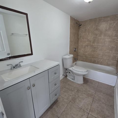 9678 Fontainebleau Boulevard 111, Miami, FL 33172