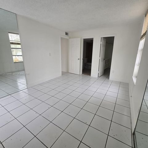 9678 Fontainebleau Boulevard 111, Miami, FL 33172