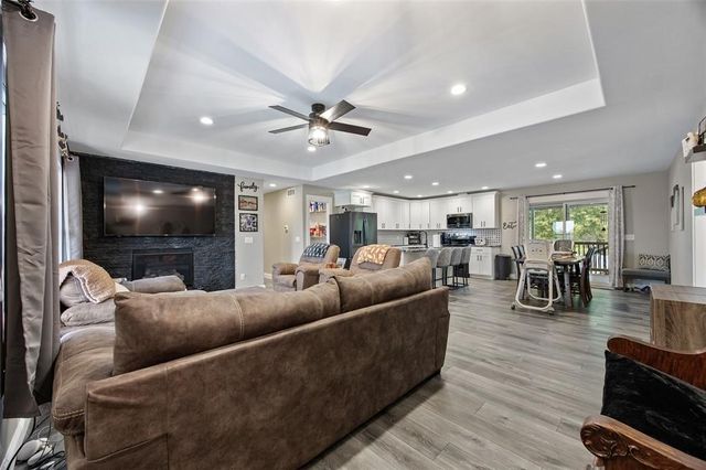 1698 Foxborough Drive, Marion, IA 52302