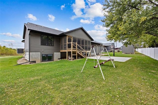 1698 Foxborough Drive, Marion, IA 52302