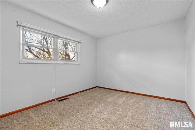 240 Stutely Lane, Springfield, IL 62704