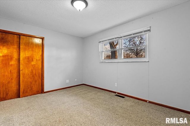 240 Stutely Lane, Springfield, IL 62704