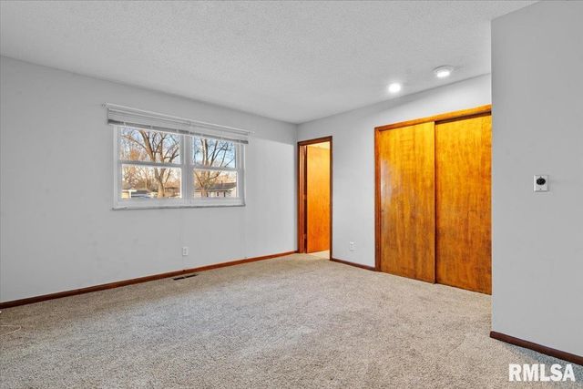 240 Stutely Lane, Springfield, IL 62704