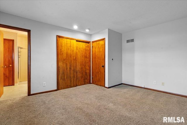 240 Stutely Lane, Springfield, IL 62704