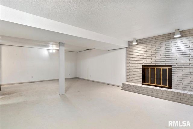 240 Stutely Lane, Springfield, IL 62704