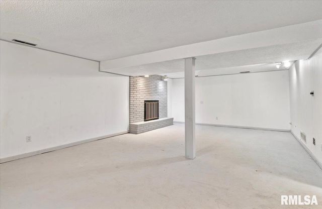 240 Stutely Lane, Springfield, IL 62704