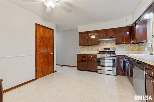 240 Stutely Lane, Springfield, IL 62704