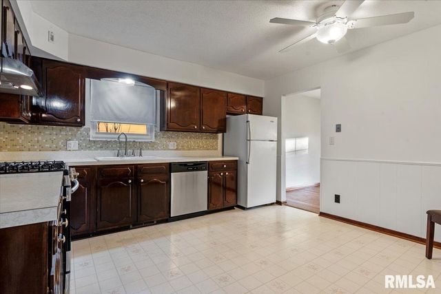 240 Stutely Lane, Springfield, IL 62704