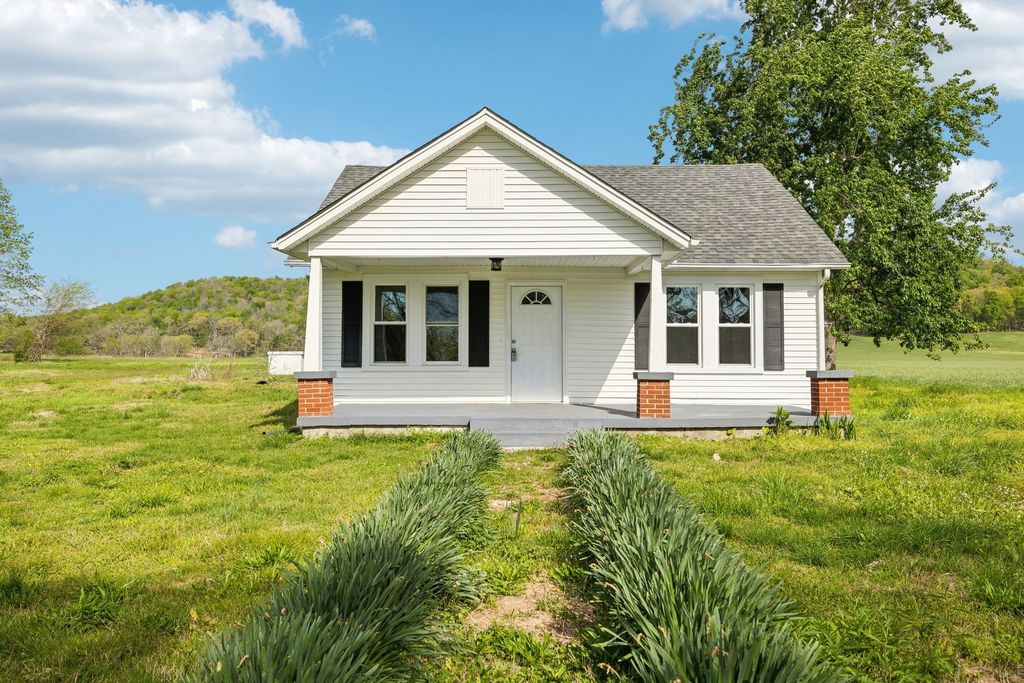 57 Young Branch Rd, Dixon Springs, TN 37057