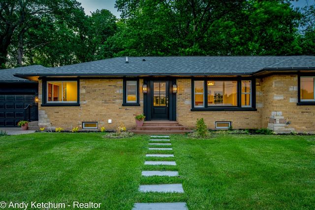 315 W 40th Street, Holland, MI 49423