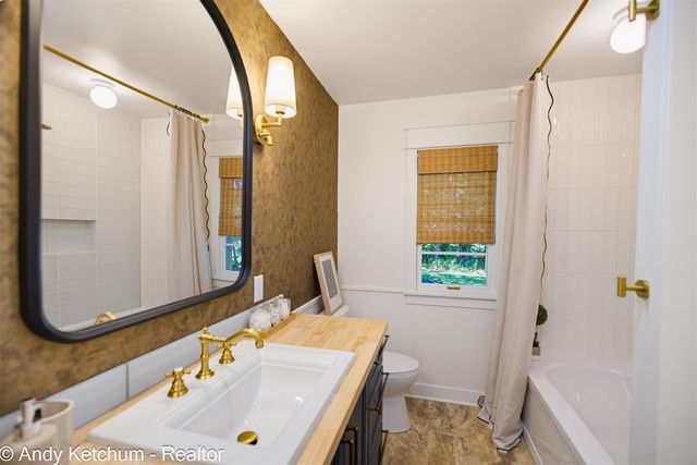 315 W 40th Street, Holland, MI 49423