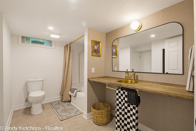 315 W 40th Street, Holland, MI 49423