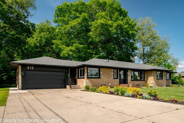 315 W 40th Street, Holland, MI 49423