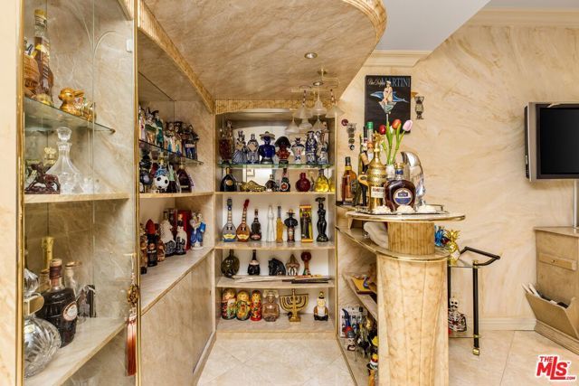 1976 N Catalina Street, Los Angeles, CA 90027