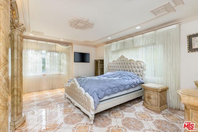 1976 N Catalina Street, Los Angeles, CA 90027