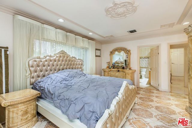 1976 N Catalina Street, Los Angeles, CA 90027