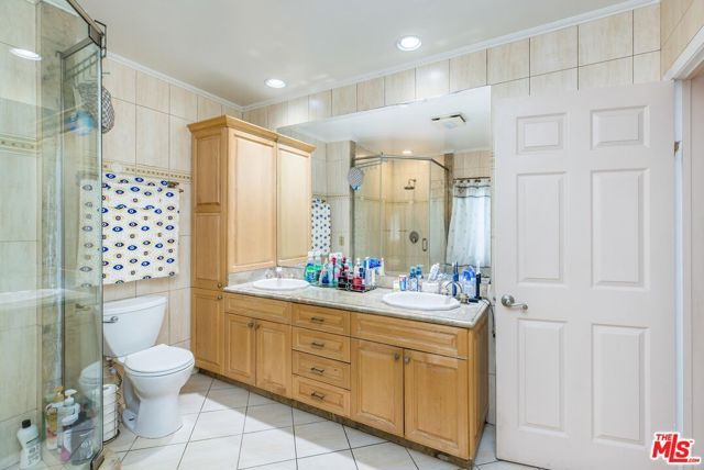 1976 N Catalina Street, Los Angeles, CA 90027