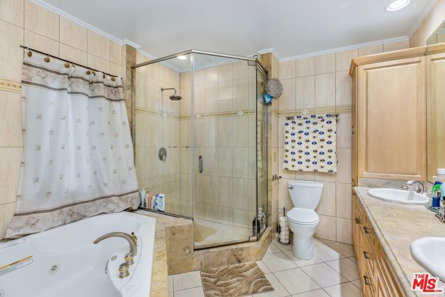 1976 N Catalina Street, Los Angeles, CA 90027