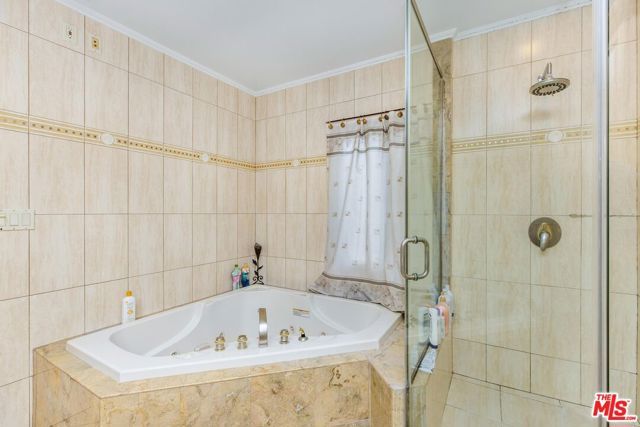 1976 N Catalina Street, Los Angeles, CA 90027