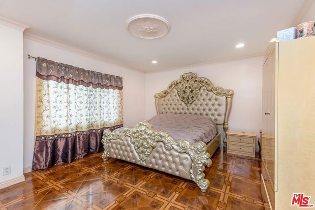 1976 N Catalina Street, Los Angeles, CA 90027