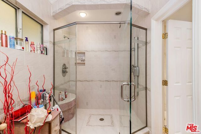 1976 N Catalina Street, Los Angeles, CA 90027