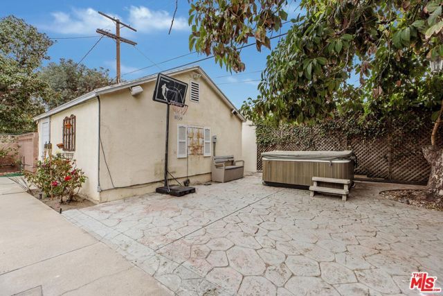 1976 N Catalina Street, Los Angeles, CA 90027