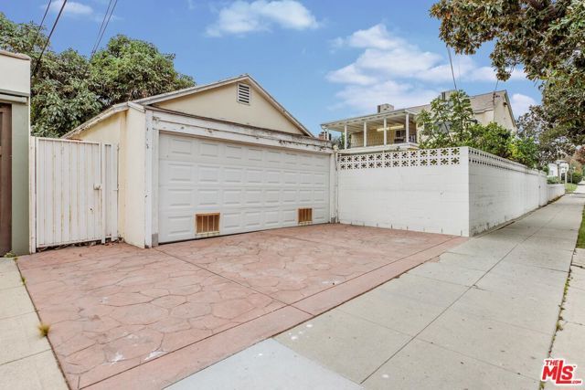 1976 N Catalina Street, Los Angeles, CA 90027