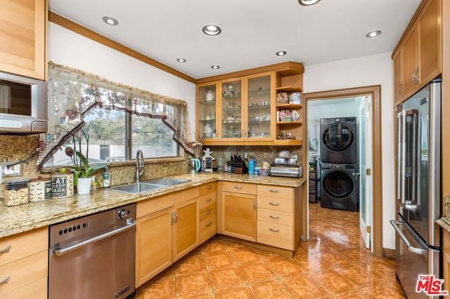 1976 N Catalina Street, Los Angeles, CA 90027