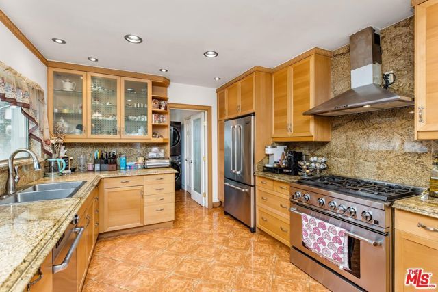 1976 N Catalina Street, Los Angeles, CA 90027