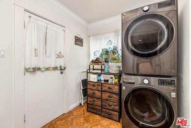 1976 N Catalina Street, Los Angeles, CA 90027