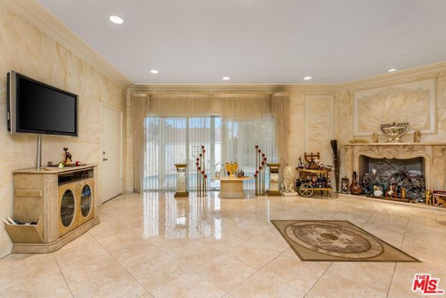 1976 N Catalina Street, Los Angeles, CA 90027