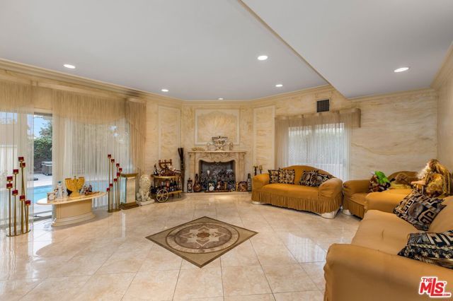 1976 N Catalina Street, Los Angeles, CA 90027