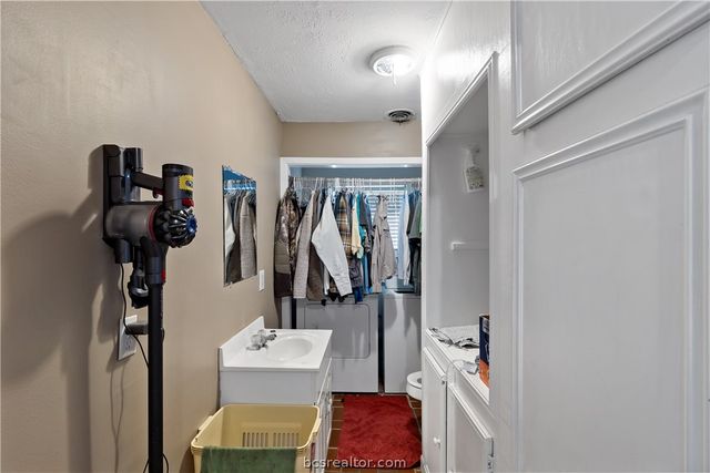 8166 Riley Road, Bryan, TX 77808