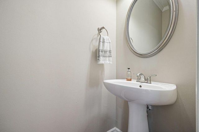 3803 Waters Edge Trail, Roswell, GA 30075