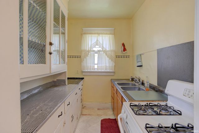 900 E Blackford Avenue, Evansville, IN 47713