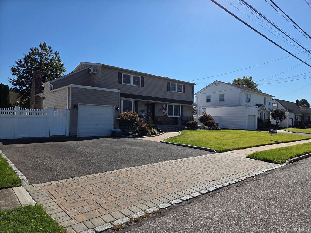 609 Alwick Avenue, West Islip, NY 11795 — exterior