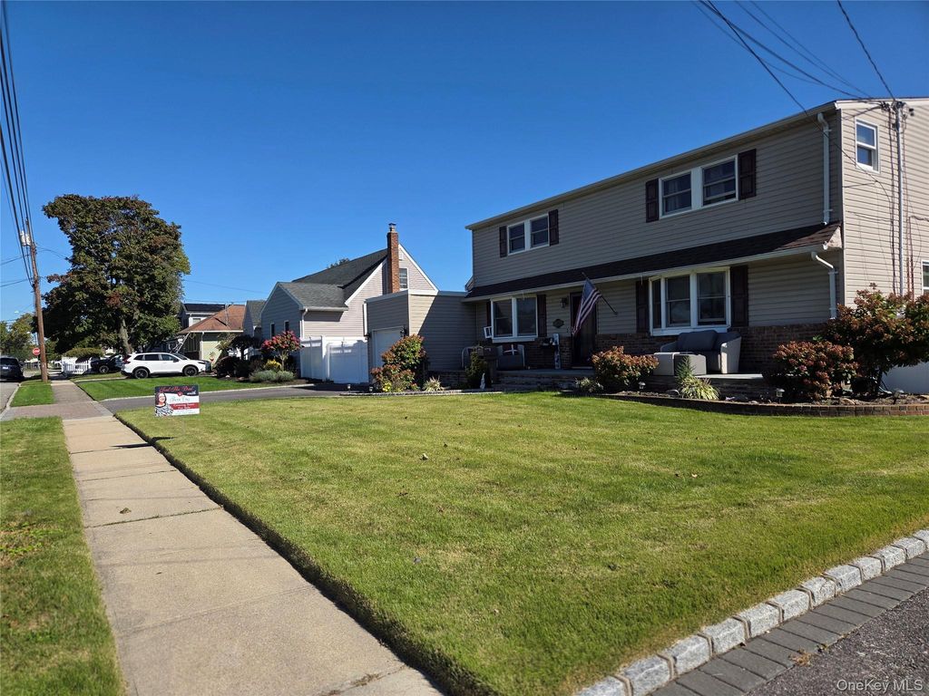 609 Alwick Avenue, West Islip, NY 11795 — photo 2
