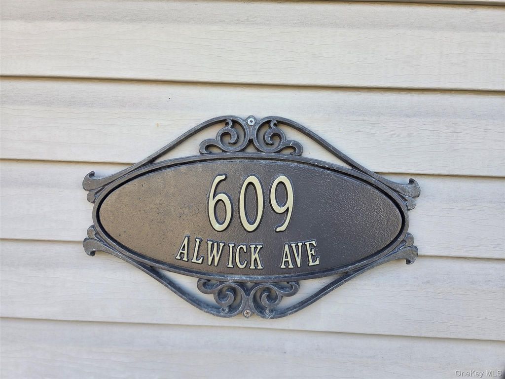 609 Alwick Avenue, West Islip, NY 11795 — photo 3