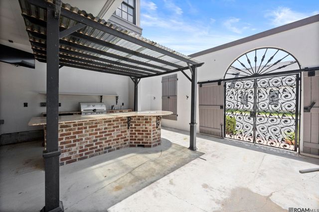 8164 Willow Grove Blvd, Baton Rouge, LA 70810