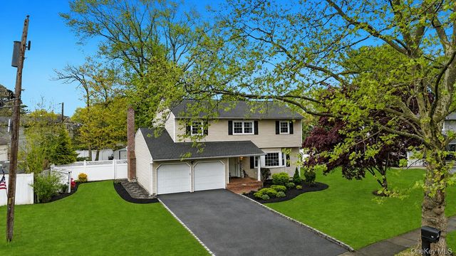 16 Lenore Place, Hauppauge, NY 11788