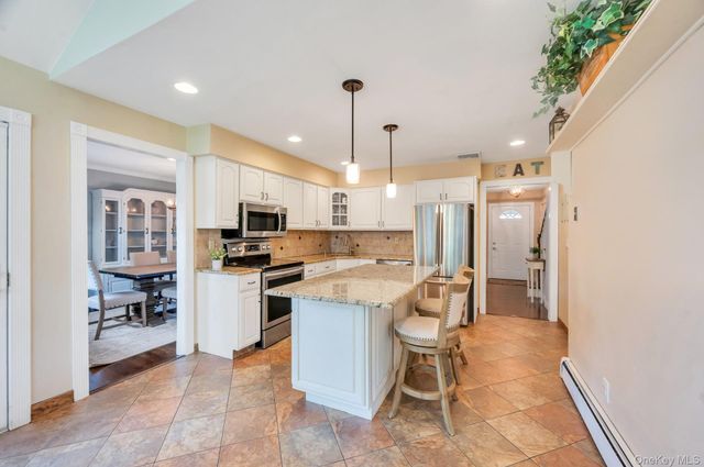 16 Lenore Place, Hauppauge, NY 11788