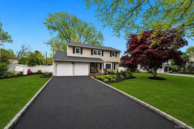 16 Lenore Place, Hauppauge, NY 11788