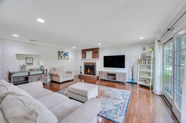 16 Lenore Place, Hauppauge, NY 11788