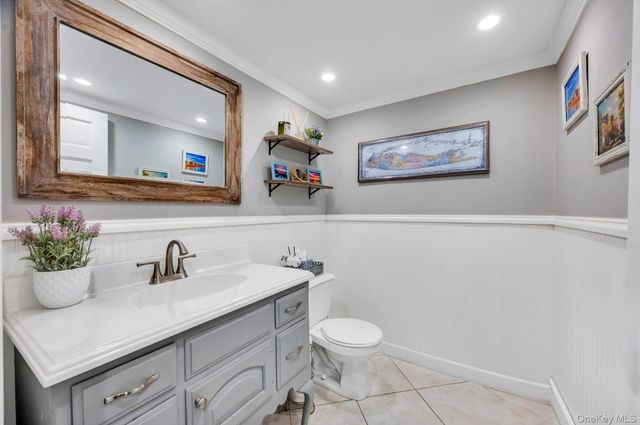 16 Lenore Place, Hauppauge, NY 11788