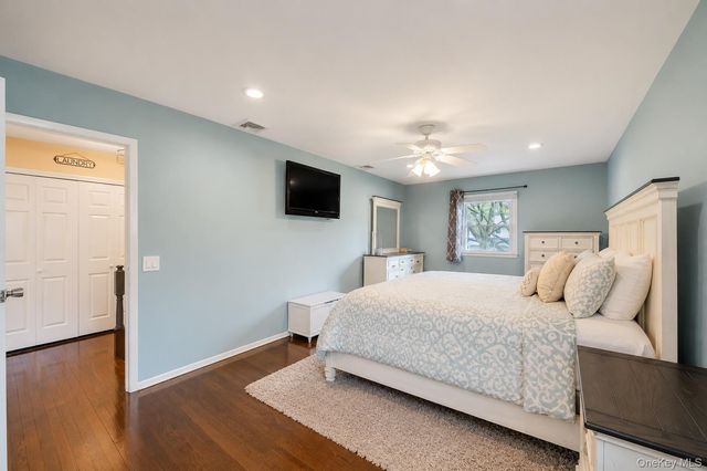 16 Lenore Place, Hauppauge, NY 11788