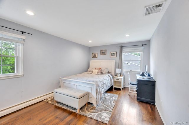16 Lenore Place, Hauppauge, NY 11788