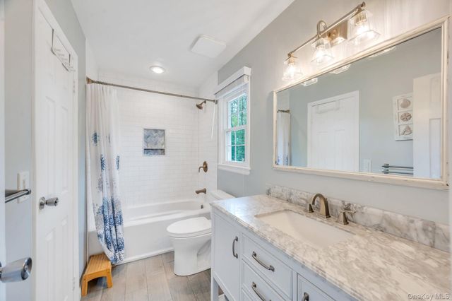 16 Lenore Place, Hauppauge, NY 11788