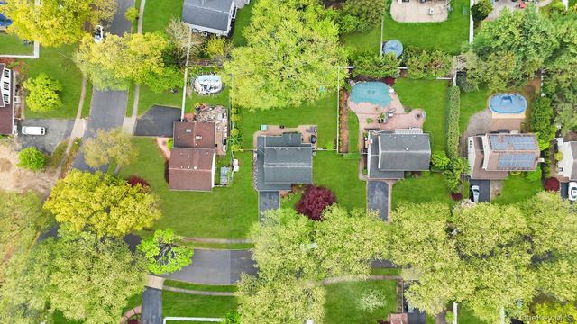 16 Lenore Place, Hauppauge, NY 11788