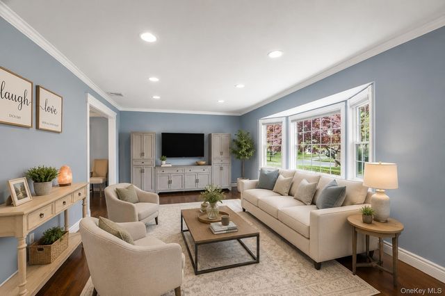 16 Lenore Place, Hauppauge, NY 11788