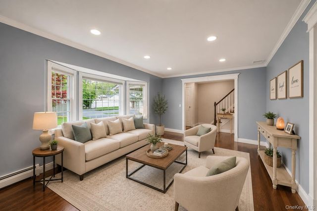 16 Lenore Place, Hauppauge, NY 11788